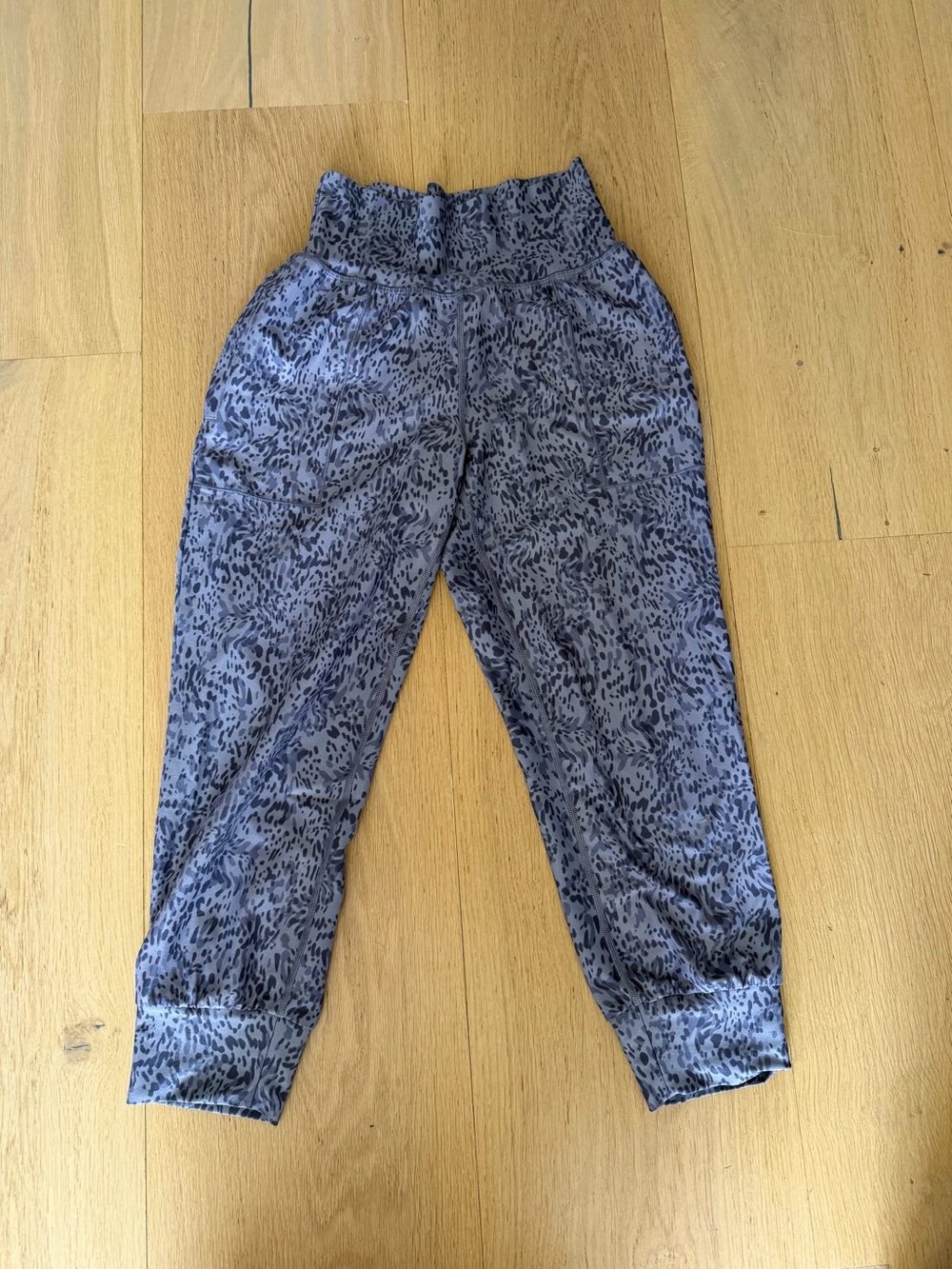 Athleta Purple Gray Salutation Printed Crop Jogger Pants